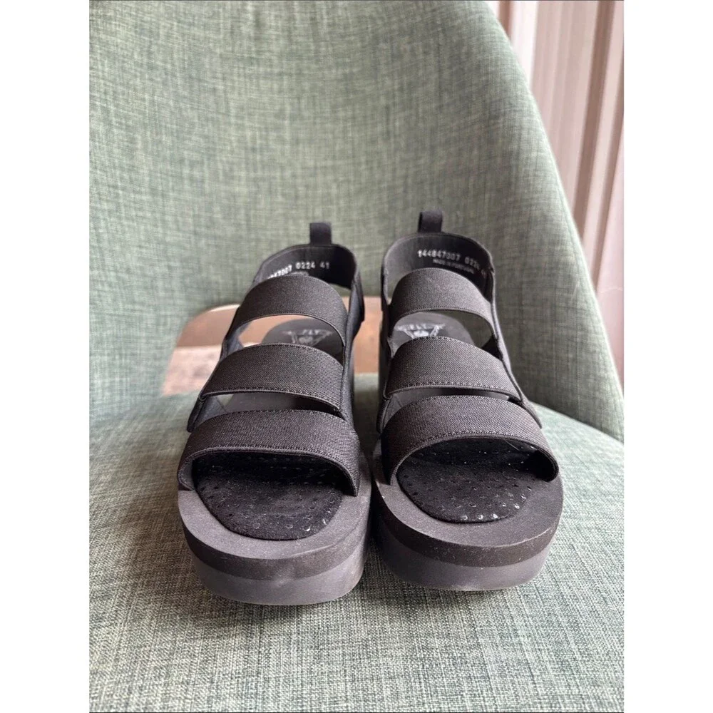 Fly London Women's Yere847fly Sandal Black chunky platform Slide Sandals 9/9.5